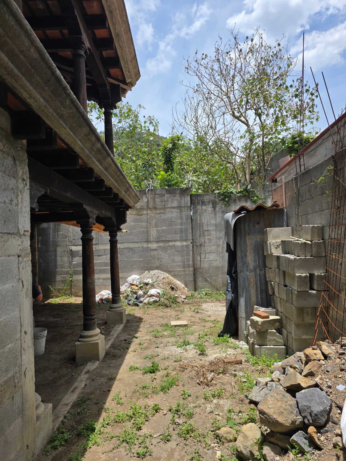 Santa Ana Antigua Guatemala, casa en obra gris — foto 2