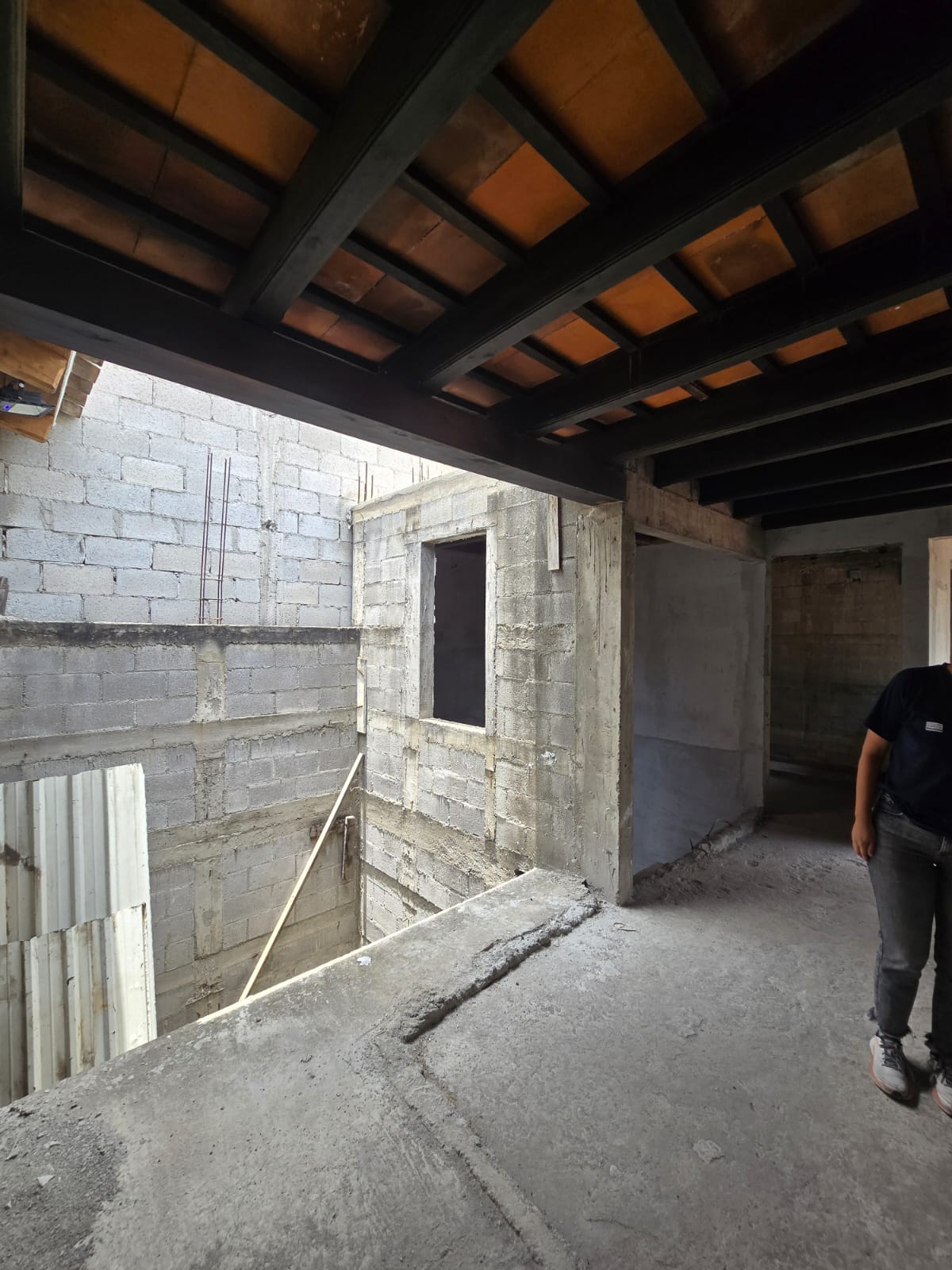 Santa Ana Antigua Guatemala, casa en obra gris — foto 3