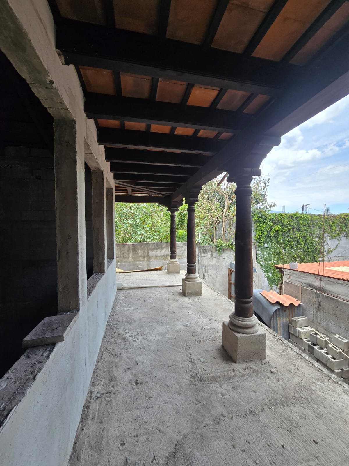 Santa Ana Antigua Guatemala, casa en obra gris — foto 8