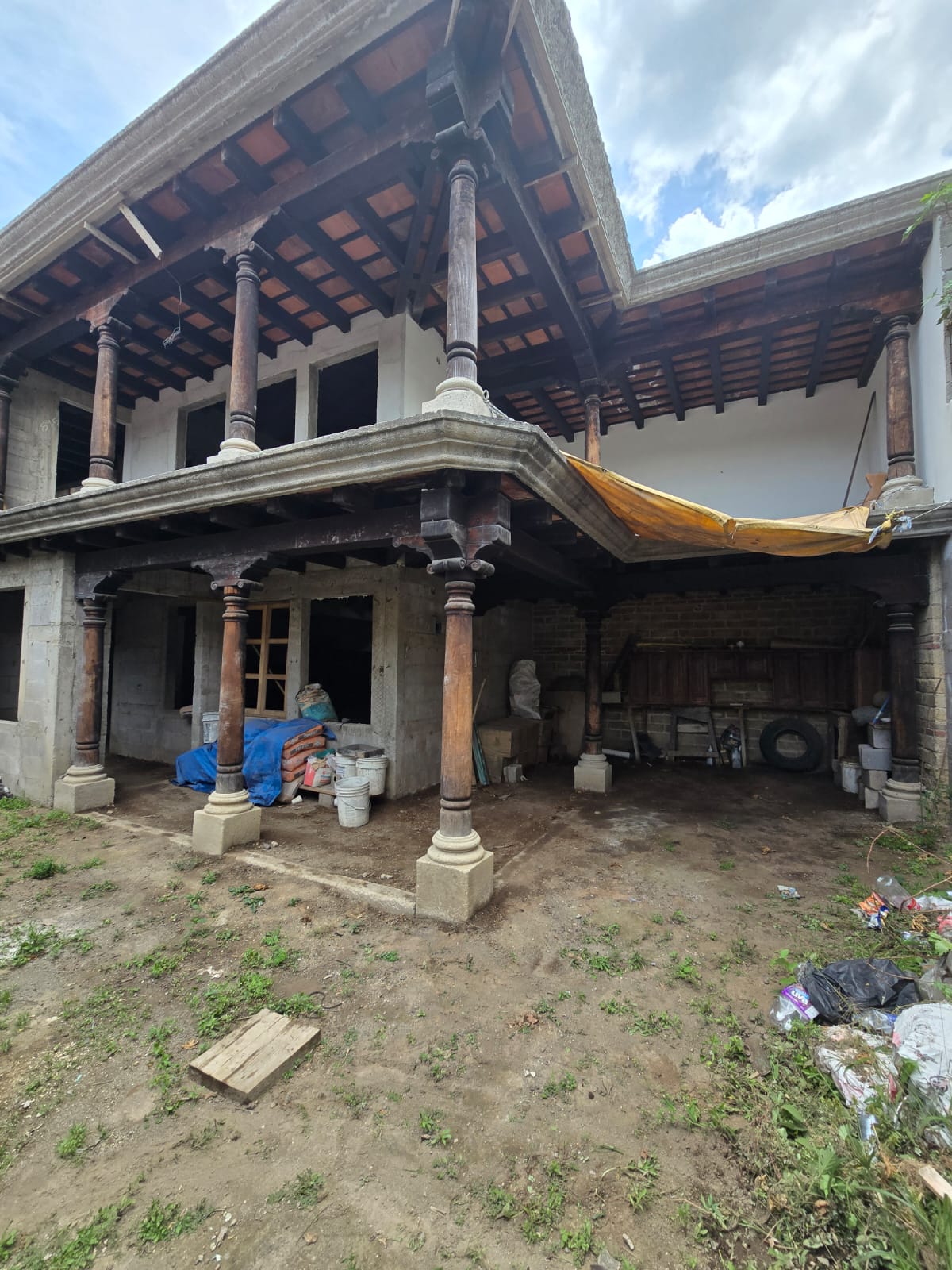 Santa Ana Antigua Guatemala, casa en obra gris